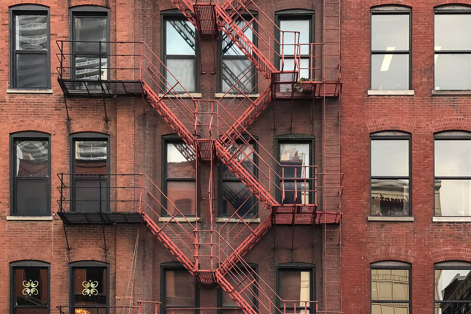 brick apartment buildings with fire escapes in chicago
