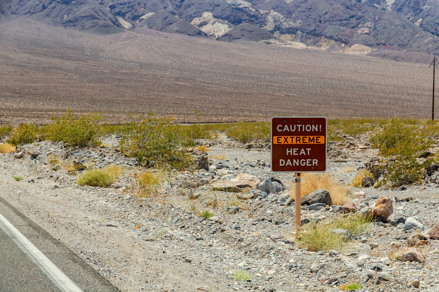 extreme heat danger sign in dessert