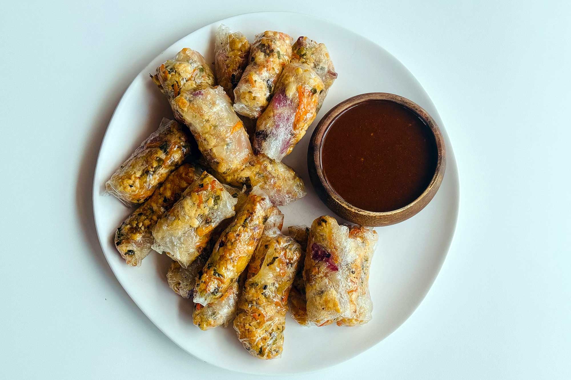 tofu spring rolls with dipping sauce