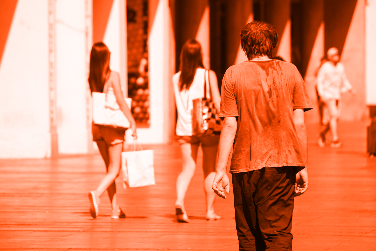 warm sunny day in the city