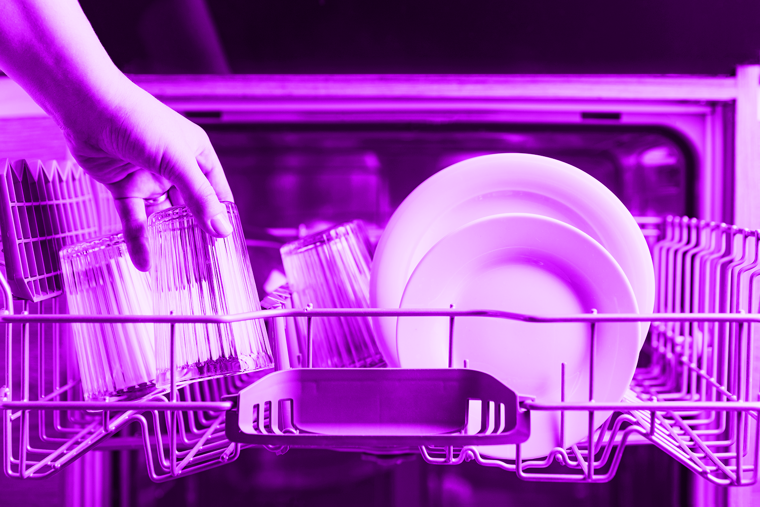 Loading a dishwasher top rack